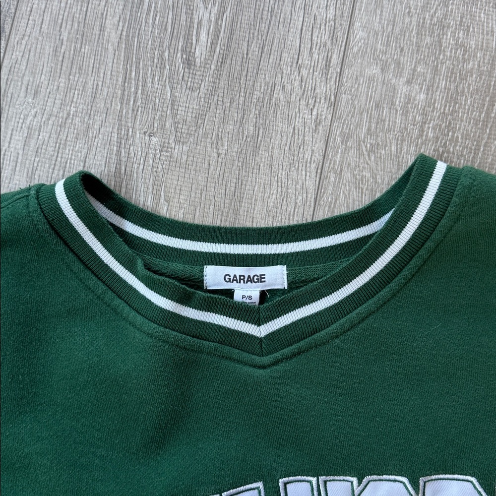 Oversized Tipping V-Neck - Picture 6 of 8